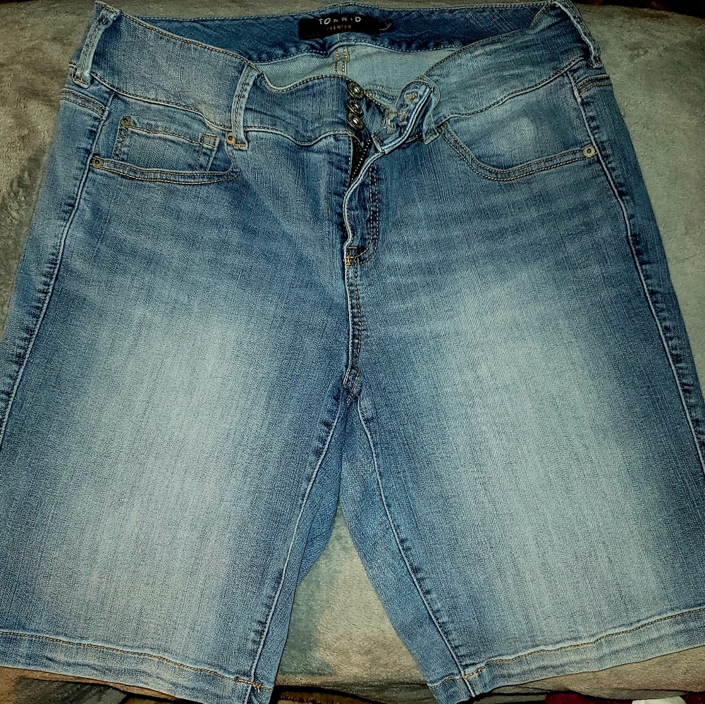 Torrid Bermuda Shorts Size 18